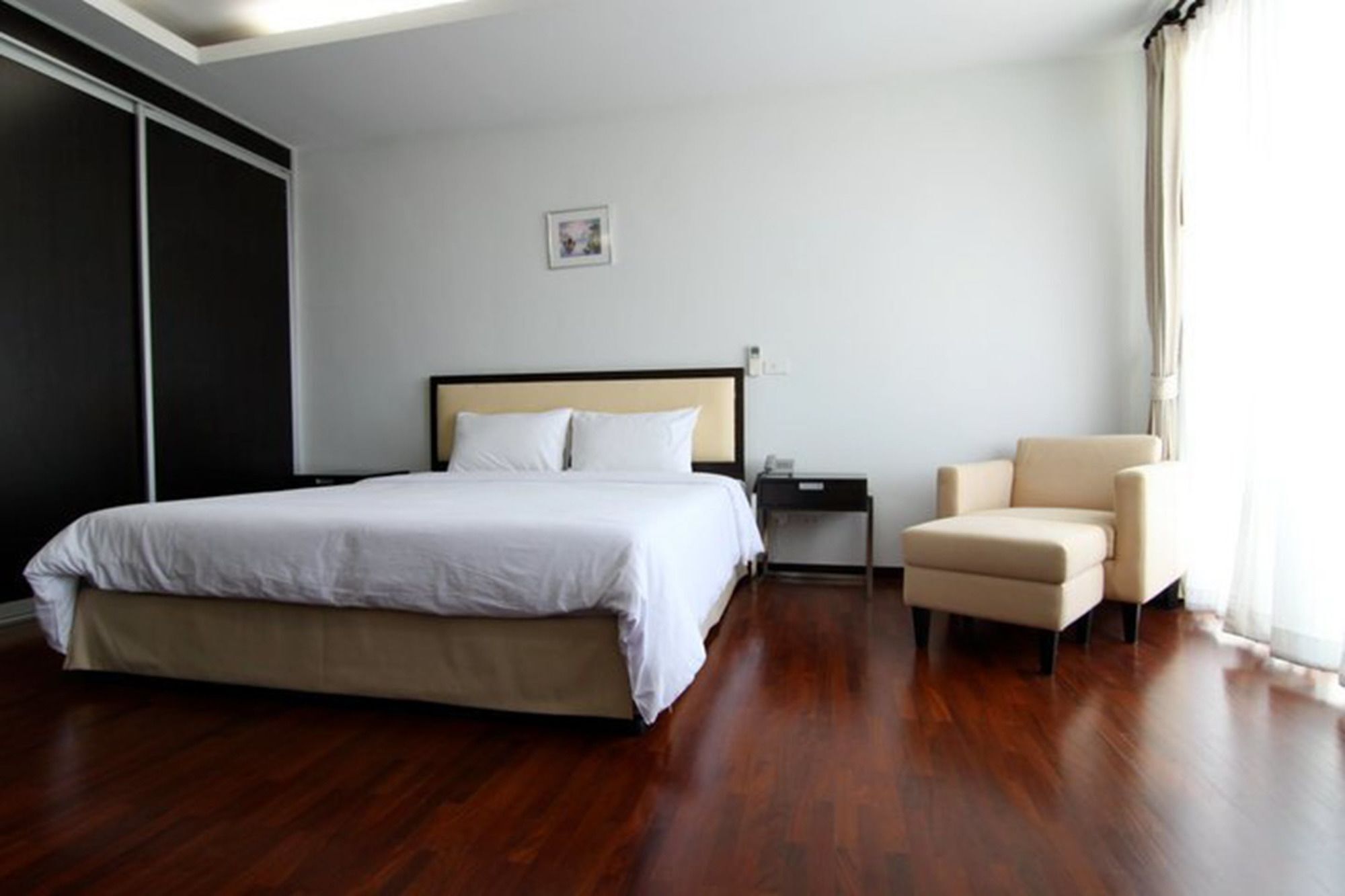 The Park 304 Executive Serviced Apartment Si Maha Phot Eksteriør billede
